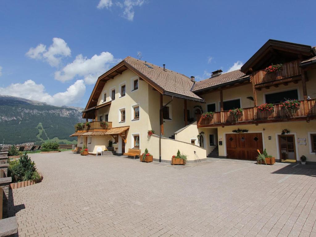 Taela Apartments San Cassiano  Exteriör bild