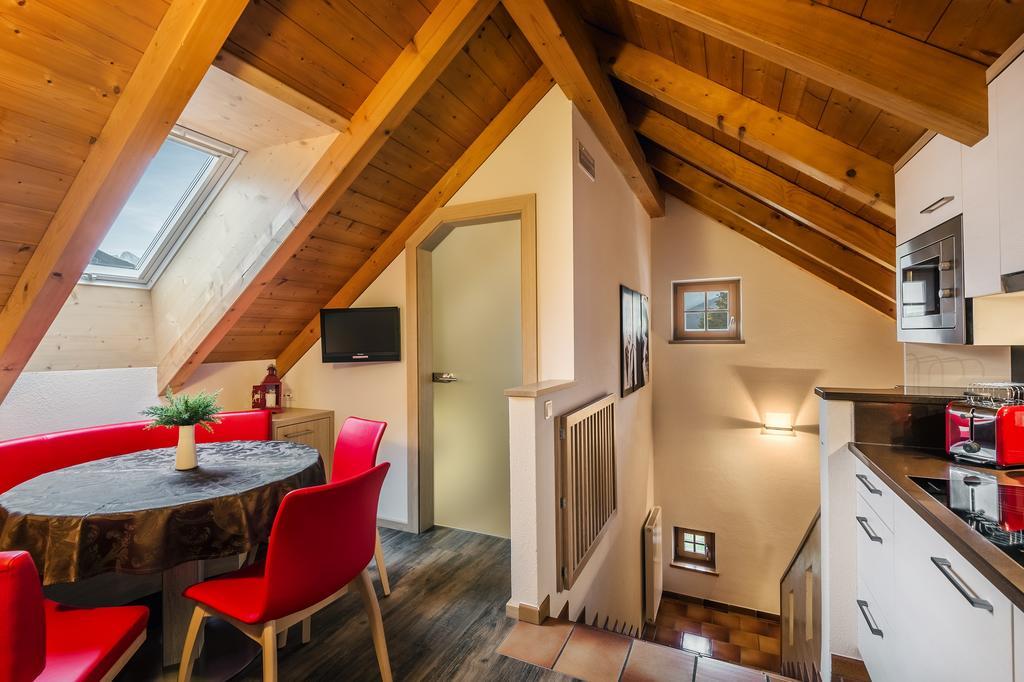 Taela Apartments San Cassiano  Exteriör bild