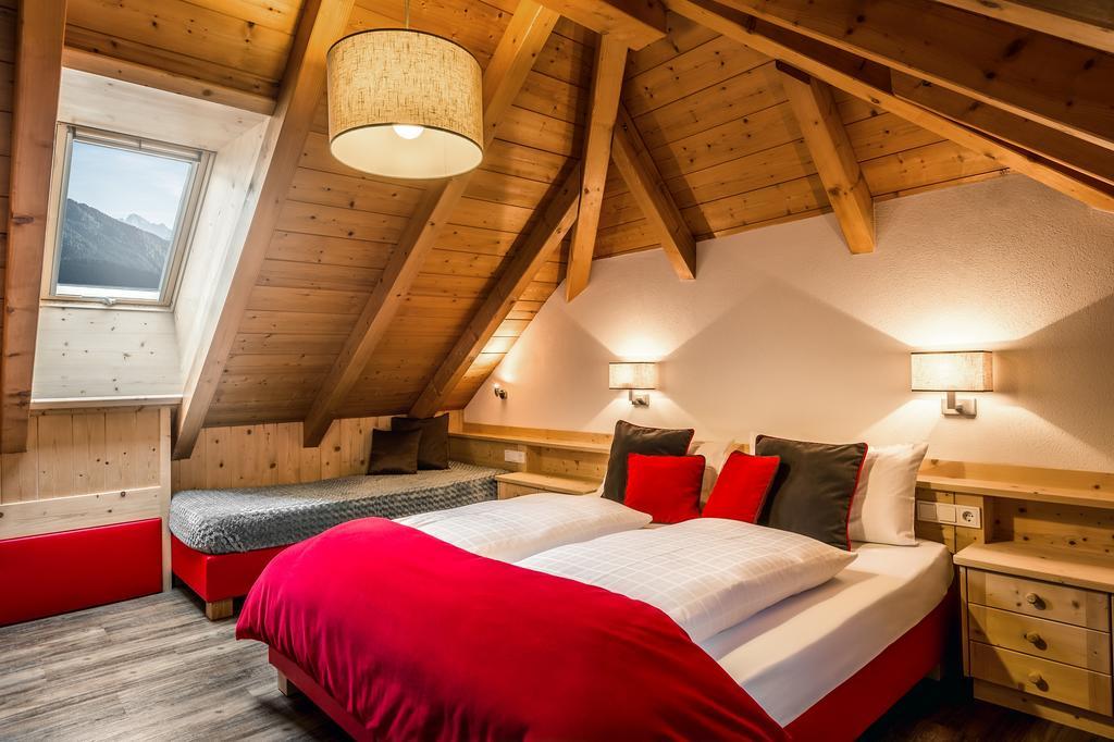 Taela Apartments San Cassiano  Exteriör bild